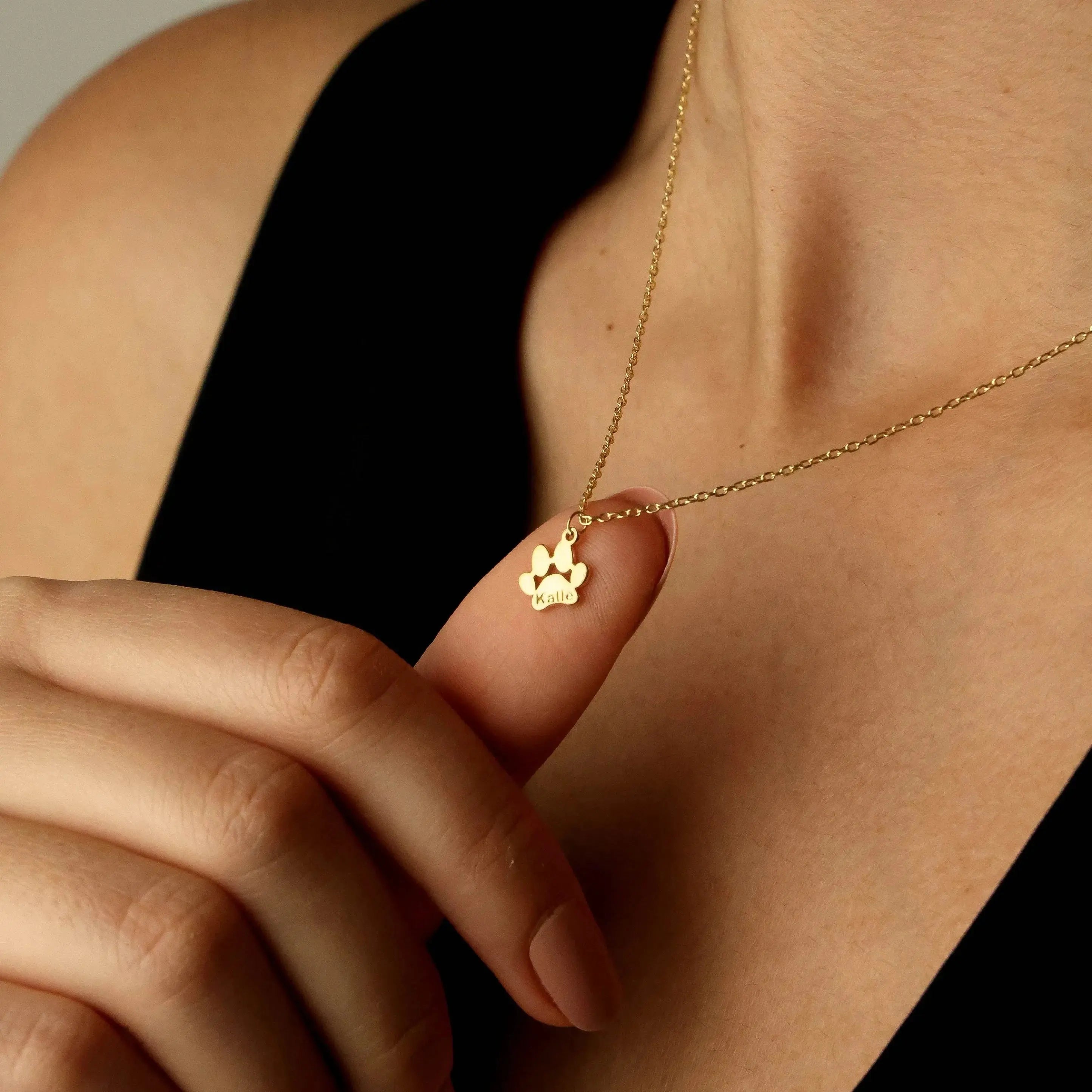 Collier Personnalisé avec Nom et Patte