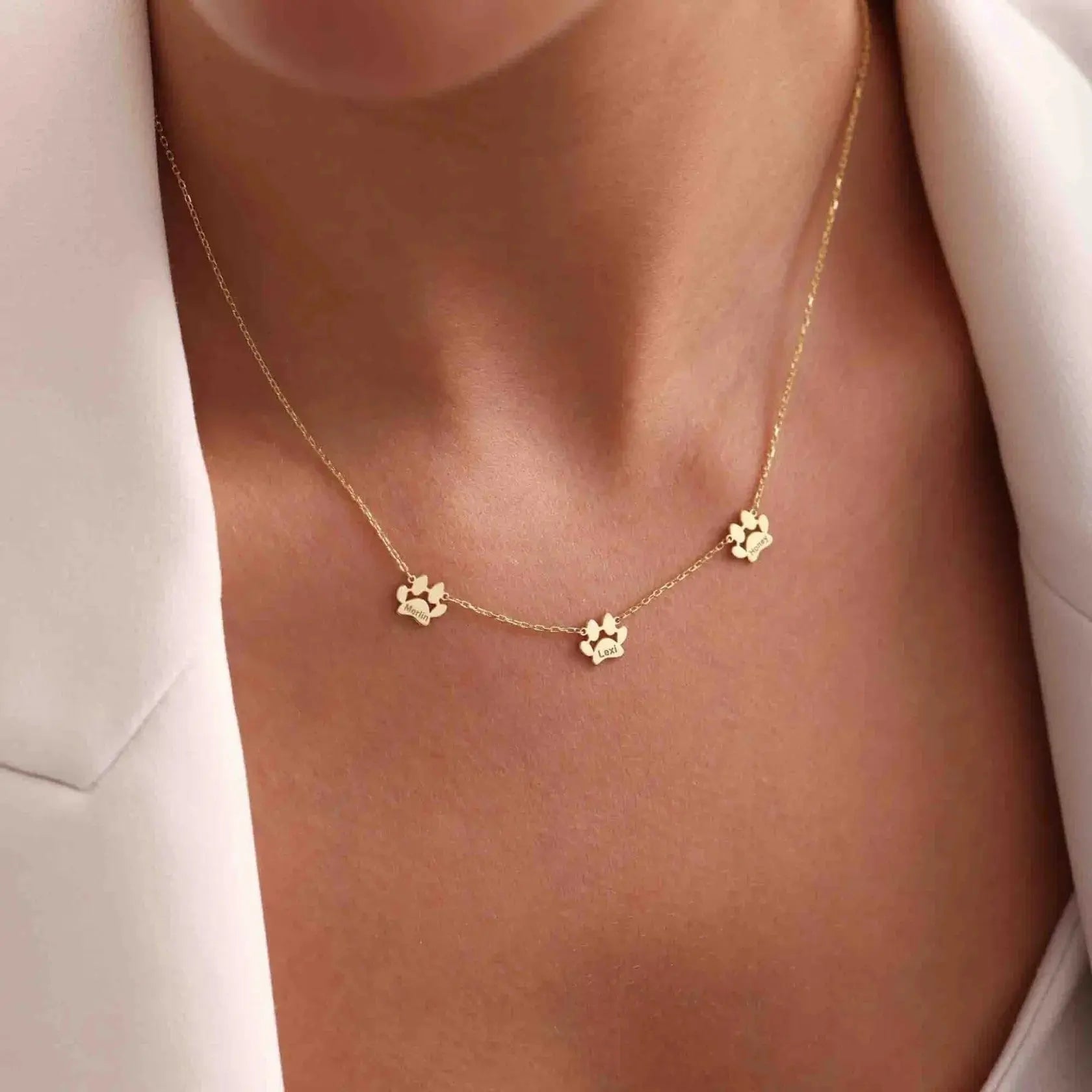 Collier Personnalisé avec Nom et Patte – Pattes Séparées